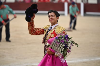 Vuelta al ruedo de Marco Pérez a la muerte del quinto novillo.