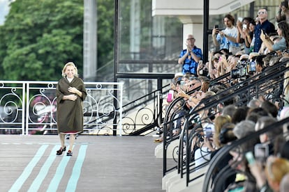 Miuccia Prada, en un desfile de Miu Miu en París en junio de 2019.