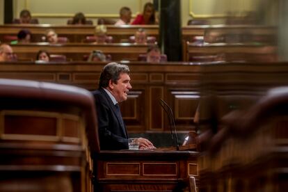 El ministro de Inclusión, Seguridad Social y Migraciones, José Luis Escrivá, durante una intervención en el Congreso.
