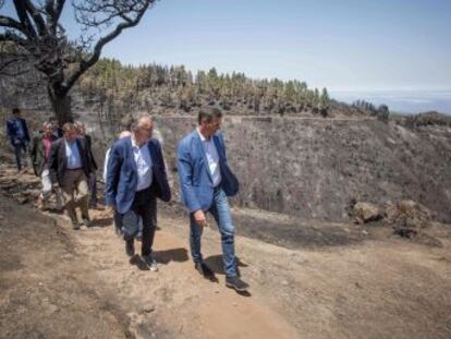 El líder socialista se compromete a ayudar a los afectados por el incendio que ha arrasado 9.200 hectáreas