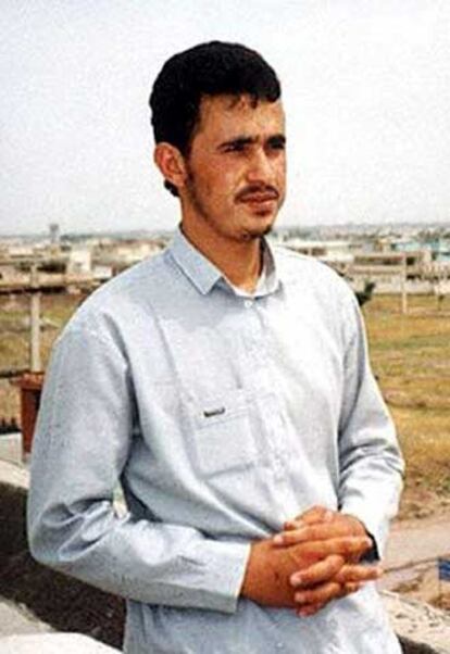 Abu Musab Al Zarqaui, en una foto distribuida por la página web 'Islamic' en octubre de 2004, a finales de los 80 en Zarqa, su ciudad natal.