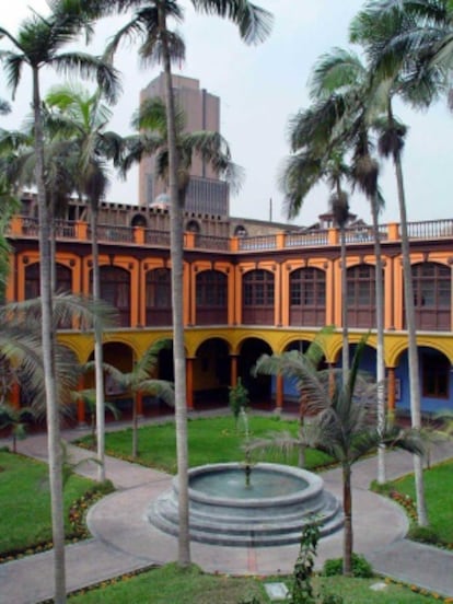 Uno de los cinco patios interiores de la Casona de San Marcos.