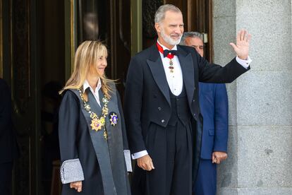 La presidenta del CGPJ, Isabel Perelló recibe al rey Felipe VI, este jueves en la sede del Tribunal Supremo en Madrid. 