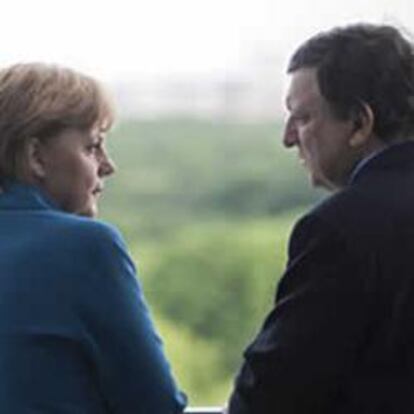 La canciller alemana, Angela Merkel, y el presidente de la Comisión Europea, José Manuel Durao Barroso