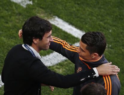 Ra&uacute;l y Cristiano se saludan en el c&eacute;sped de Da Luz