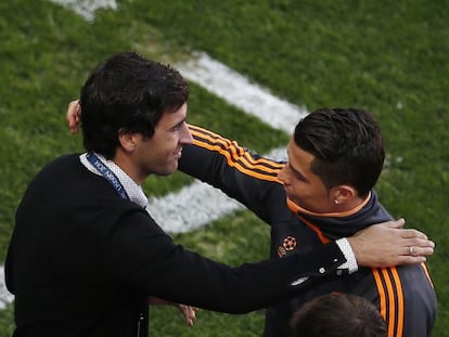 Ra&uacute;l y Cristiano se saludan en el c&eacute;sped de Da Luz