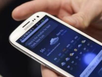 Samsung ha presentado el nuevo Galaxy SIII, que saldrá a la venta a finales de mayo de 2012. Cuenta con sistema operativo Android 4.0 Ice Cream Sandwich y un peso de 133 gramos