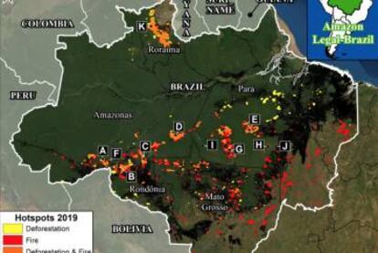 O mapa mostra a sobreposição de áreas de desmatamento e focos de incêndio na Amazônia em 2019. As áreas alaranjadas mostram que pelo menos 125.000 hectares (o equivalente a 172.000 campos de futebol) de floresta foram derrubados ao longo de 2019 e depois queimados em agosto.