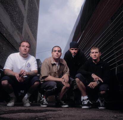 La banda estadounidense Smash Mouth (Steve Harwell, Paul De Lisle, Greg Camp y Kevin Coleman) fotografiada en Chicago en 1997.