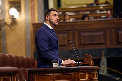 El diputado del PSOE Víctor Gutiérrez, y Secretario de política LGTBI+ de la formacion, este martes en el Congreso.