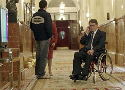 El diputado popular Francisco Vañó, en un pasillo del Congreso de los Diputados.