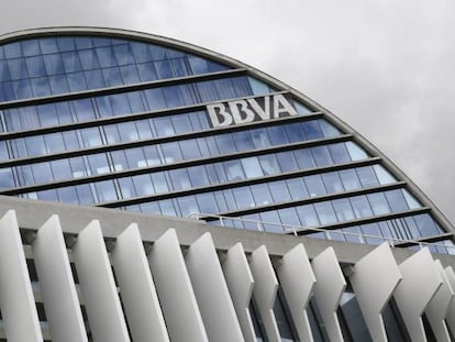 Fachada de la sede corporativa del BBVA. 