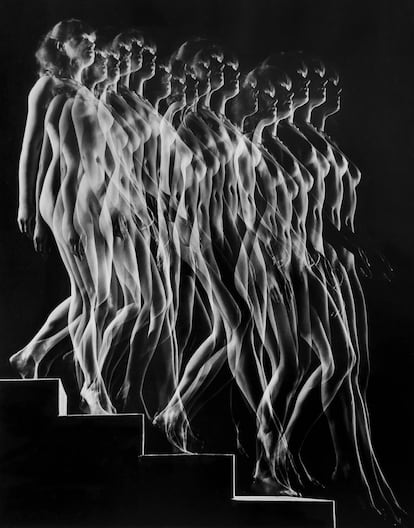 Mujer desnuda bajando una escalera (1949).