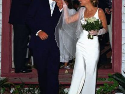 John F. Keneddy Jr. y Carolyne Bessette, el día de su boda el 11 de septiembre de 1996.