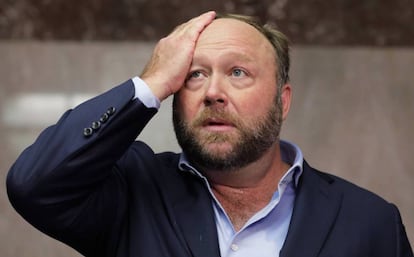 Alex Jones, el miércoles en el Senado, a donde acudió para oír la comparecencia del CEO de Twitter, Jack Dorsey. 