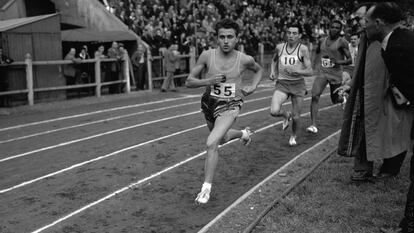 Michel Jazy, en un 1.500m en el Estadio Jean Bouin, París, en 1957.