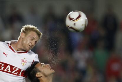 Sardinero y Funk luchan por el balón