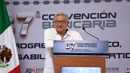 Andrés Manuel López Obrador, participa en la 87 Convención Bancaria en Acapulco.