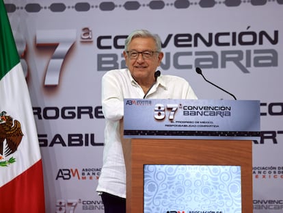 Andrés Manuel López Obrador, participa en la 87 Convención Bancaria en Acapulco.