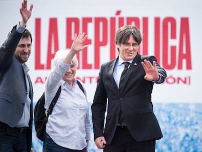 Un acto del Consell de la República en Perpiñán, en 2020, con Carles Puigdemont y los exconsejeros Toni Comín y Clara Ponsatí.