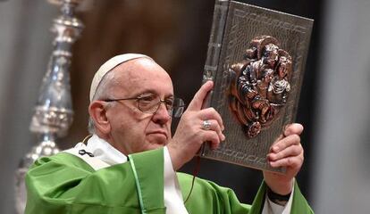 El papa Francisco, durante el Sínodo de la Familia. / E. F. (EFE)