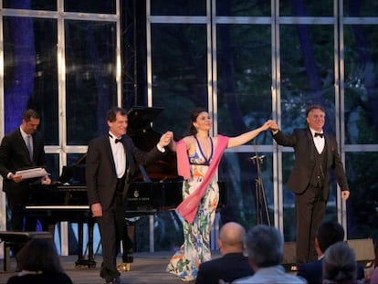 El tenor Roberto Alagna (a la derecha), Alexsandra Kurzak y el pianista Jeff Cohen en la V edición del festival Formentor Sunset Classics.