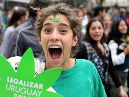 Manifestaci&oacute;n a favor de la legalizaci&oacute;n de la marihuana en Montevideo, en 2012.