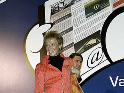 María Teresa Fernández de la Vega clausura el I Congreso Internacional de Nuevo Periodismo.