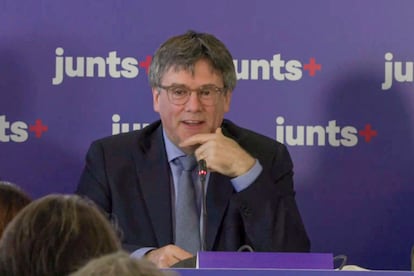 El expresidente de la Generalitat de Cataluña Carles Puigdemont interviene en las jornadas de trabajo de JxCat en Waterloo (Bélgica) este miércoles.