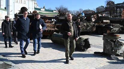 Pedro Sánchez visita el barrio de Irpin en Bucha. Una fuerte explosión se ha escuchado este jueves en la parte occidental de la ciudad de Kiev, según el medio ucranio The Kyiv Independent. Minutos antes de producirse la detonación, se habían activado las alertas aéreas en toda la ciudad, que han estado sonando por casi una hora.