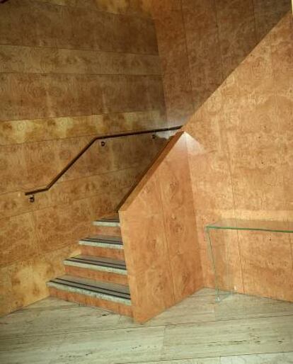 La yuxtaposición de planos de las escaleras da lugar a un juego óptico casi expresionista. |