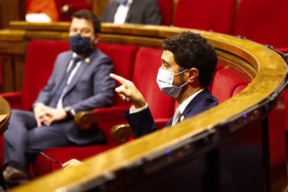 El consejero de Territotio, Damià Calvet, durante el debate de la proposición de ley de contención de rentas de alquiler de viviendas, ayer.