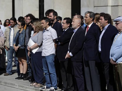 El alcalde de A Coru&ntilde;a, Xulio Ferreiro acompa&ntilde;ado por miembros de la corporaci&oacute;n municipal y vecinos.