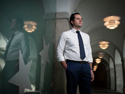 El vicepresidente de la Comunidad de Madrid, Ignacio Aguado, en la sede del edificio de la Vicepresidencia. 



Foto: Inma Flores