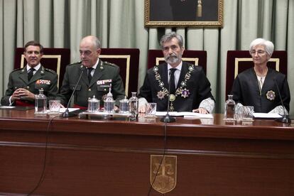 De izquierda a derecha, el general y vocal de Tribunal Militar Central, Gerónimo Domínguez; el presidente del Tribunal Militar Central, Carlos Melón; el presidente del Consejo General del Poder Judicial, Carlos Lesmes; y la fiscal general del Estado, María José Segarra, durante el acto por la apertura del Año Judicial en la jurisdicción militar, en Madrid.