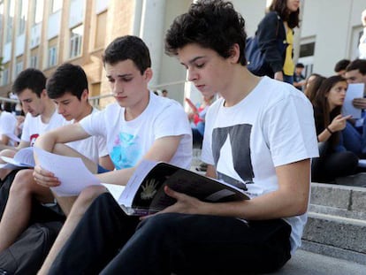 Alumnos durante la EBAU de 2017 en Madrid.