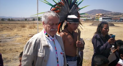 El profesor Alejandro Chao en un acto comunitario.