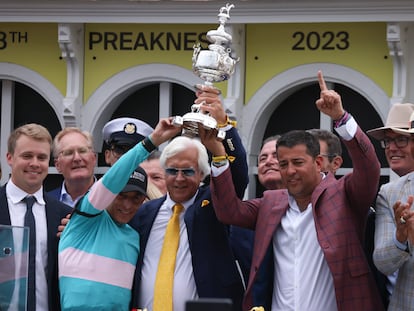 Bob Baffert, center, trainer of National Treasure