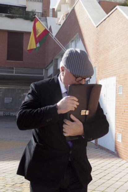 El comisario Villarejo, tras declarar en 2016 en el juzgado por el caso del ático de Ignacio González.