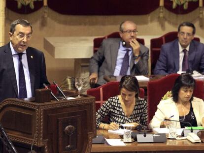 El diputado general de Bizkaia, José Luis Bilbao, ayer durante una de sus intervenciones en la Casa de Juntas de Gernika.