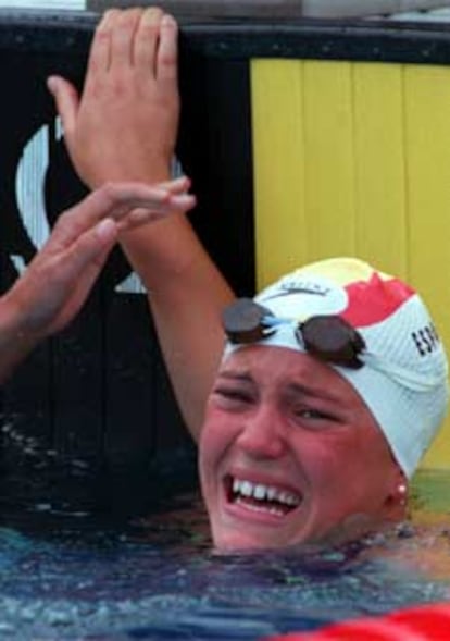 María Peláez, llora emocionada tras una carrera.