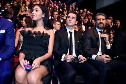 El rojiblanco Antoine Griezmann se sentó en la gala junto a la novia de Cristiano Ronaldo, Georgina.