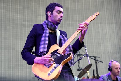 El israelí Dudu Tassa actuando de telonero de Radiohead en abril de 2017 en California. 

