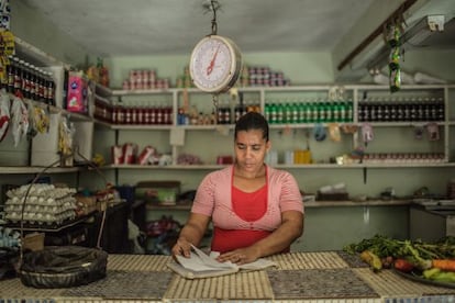 Bernarda Paniagua Santana, en su tienda en Villa Eloísa de las Cañitas, en la República Dominicana.