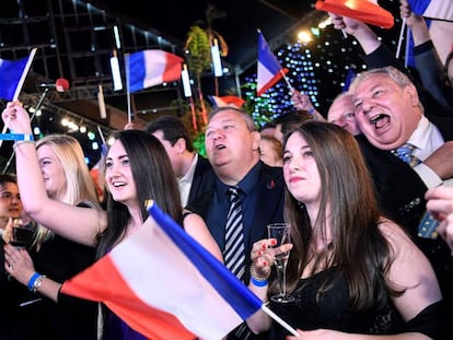 Simpatizantes do Agrupamento Nacional, em Paris