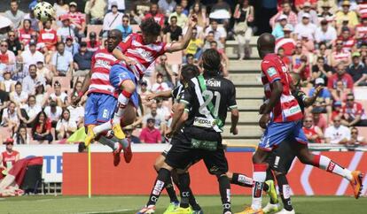 Mainz marca el primer gol del Granada. 