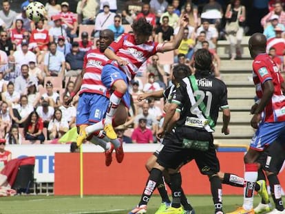 Mainz marca el primer gol del Granada. 