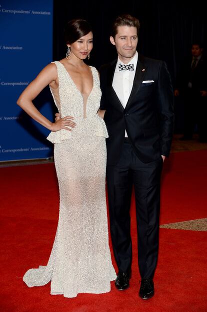 Matthew Morrison junto a Renee Puente.