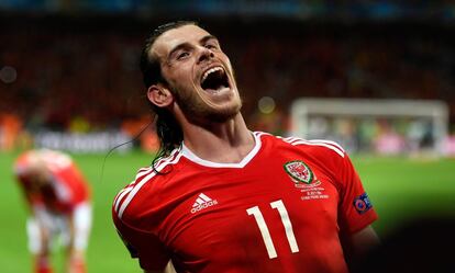 Gareth Bale celebra la victoria por 3-1 ante Bélgica.