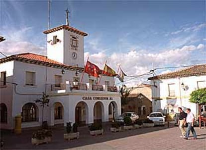 Fachada del Ayuntamiento de Sevilla la Nueva.